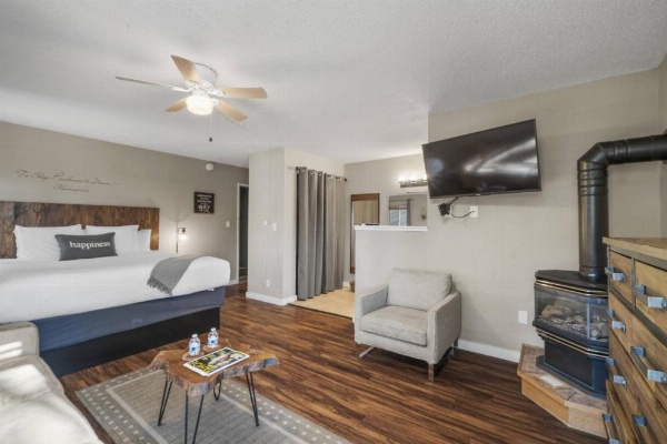 Resthaven Tahoe image 16